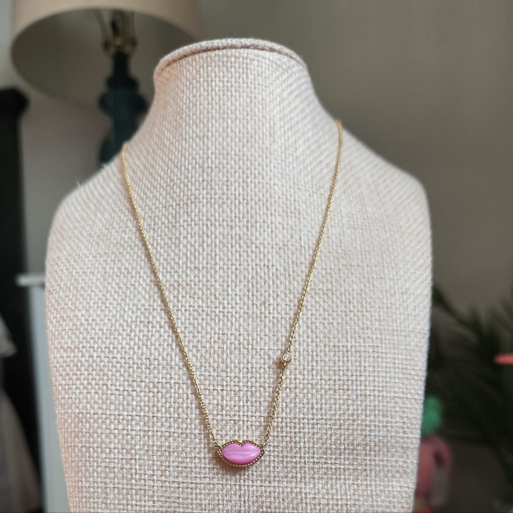 Kendra Scott Lips Pendant Necklace - Picture 4 of 5